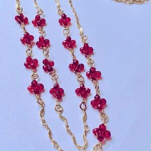 🍒18” Necklace with Small Scarlet Flowers Sitting on a Gold Tone Vine Like Chain